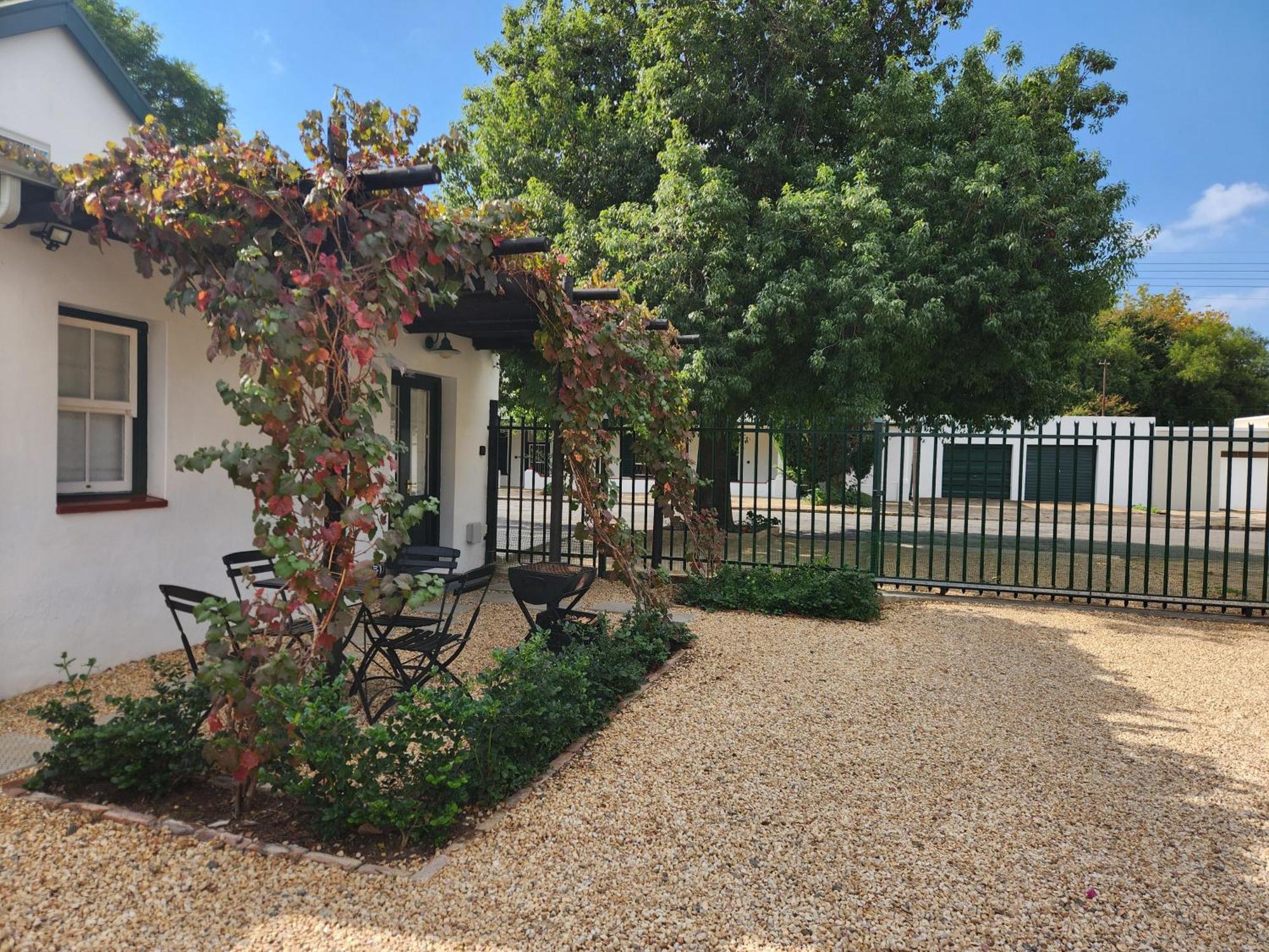 Die Dorpshuis Graaff-Reinet Εξωτερικό φωτογραφία